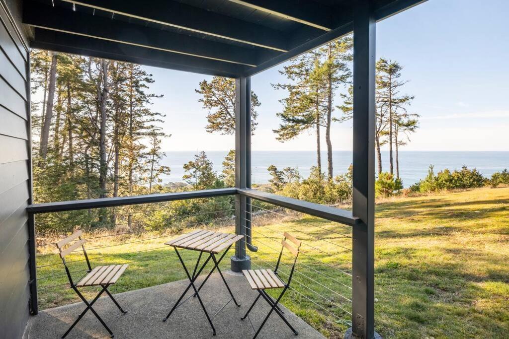 Driftwood Lodge ~ 5 Bedroom / 7 Bath ~ 30-Acre Private Estate On Hwy 1 ~ Hot Tub ~ Oceanview ~ Reunions & Retreats Walsh Landing Екстериор снимка