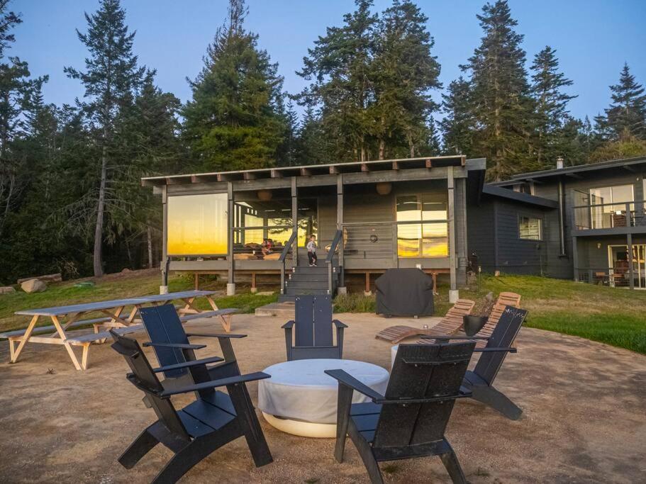 Driftwood Lodge ~ 5 Bedroom / 7 Bath ~ 30-Acre Private Estate On Hwy 1 ~ Hot Tub ~ Oceanview ~ Reunions & Retreats Walsh Landing Екстериор снимка