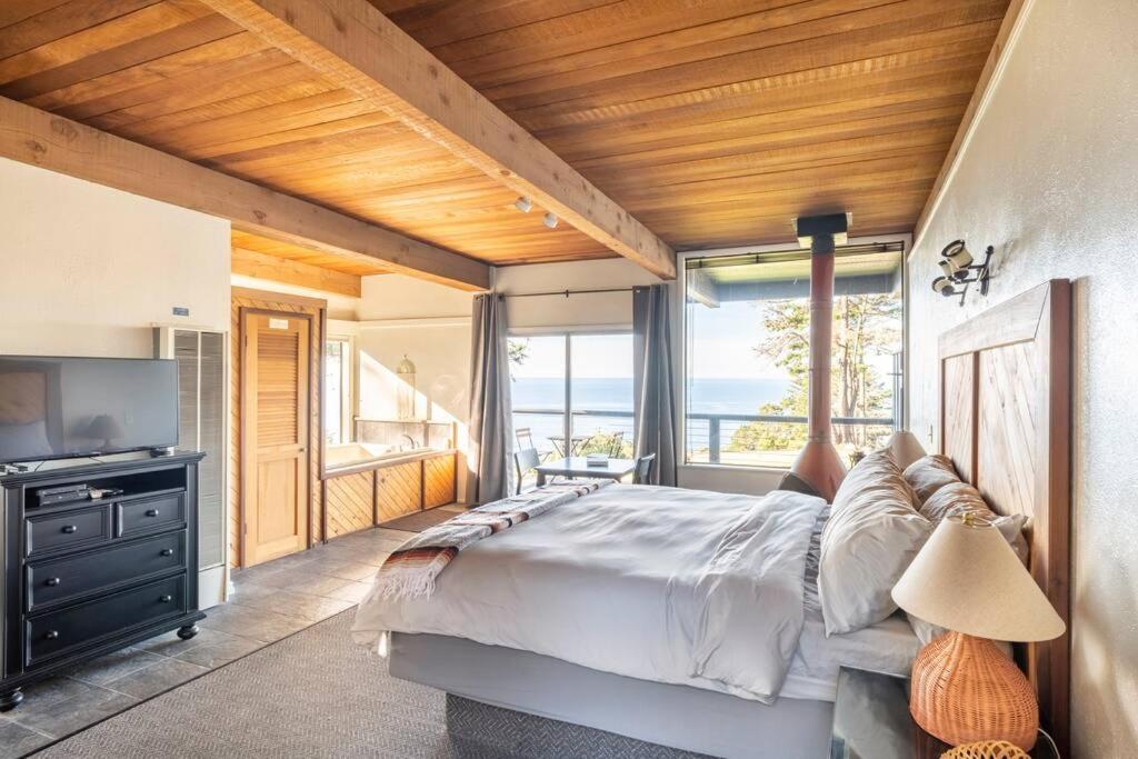 Driftwood Lodge ~ 5 Bedroom / 7 Bath ~ 30-Acre Private Estate On Hwy 1 ~ Hot Tub ~ Oceanview ~ Reunions & Retreats Walsh Landing Екстериор снимка