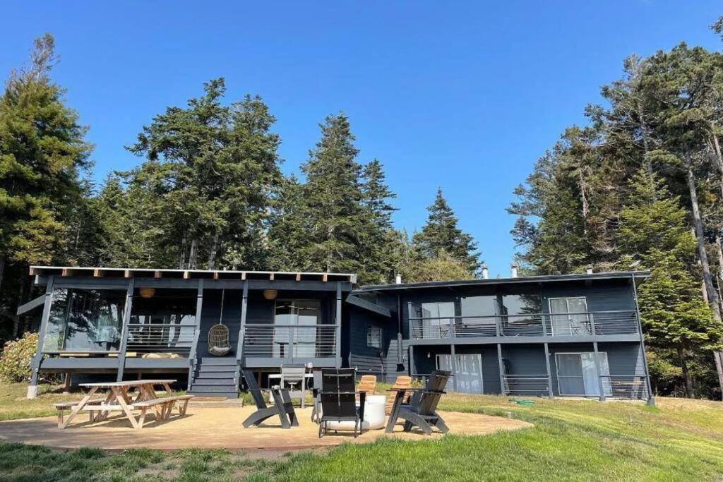 Driftwood Lodge ~ 5 Bedroom / 7 Bath ~ 30-Acre Private Estate On Hwy 1 ~ Hot Tub ~ Oceanview ~ Reunions & Retreats Walsh Landing Екстериор снимка