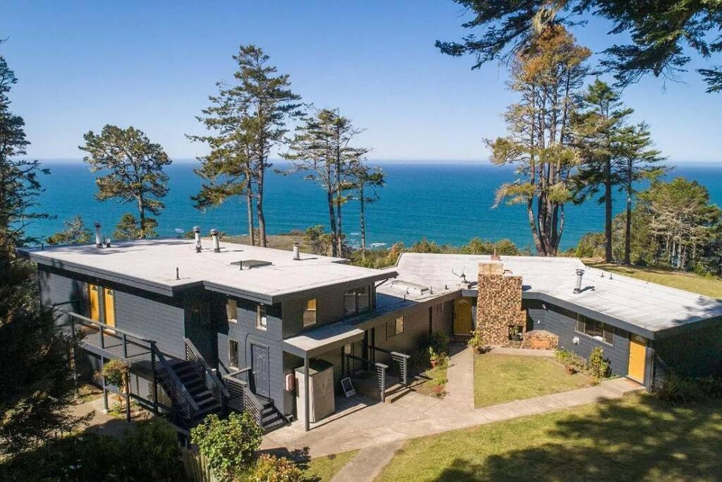 Driftwood Lodge ~ 5 Bedroom / 7 Bath ~ 30-Acre Private Estate On Hwy 1 ~ Hot Tub ~ Oceanview ~ Reunions & Retreats Walsh Landing Екстериор снимка